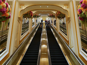 escalators to and from the SkyCab station at Wynn Palace