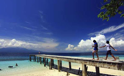 Ambon has a various natural tourist destinations BaliTourismMap: Liang beach inwards Ambon
