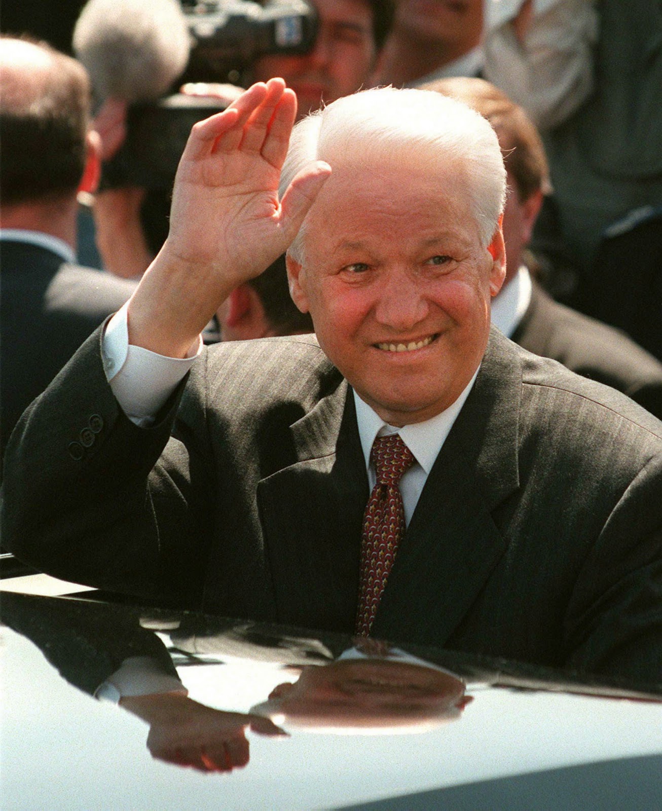 Личности политиками. Ельцин 1994. Горбачев танцует. Ельцин пьяный. "Комуза" Yeltsin.