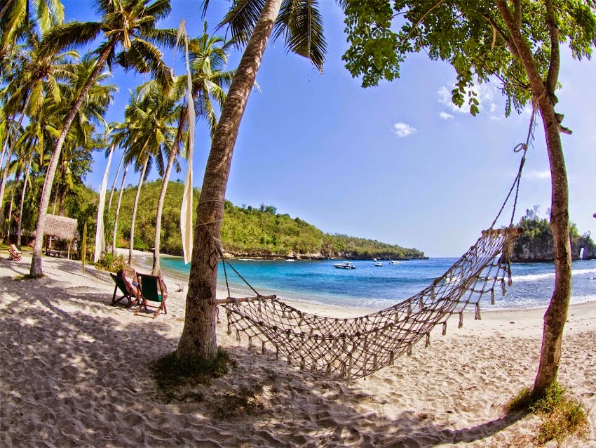 Wisata Bali di Nusa Penida Beach