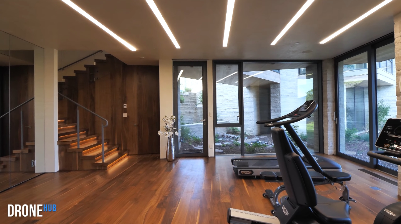 55 Photos vs. Luxury Modern Telluride Colorado Mountain Estate Interior Design Tour