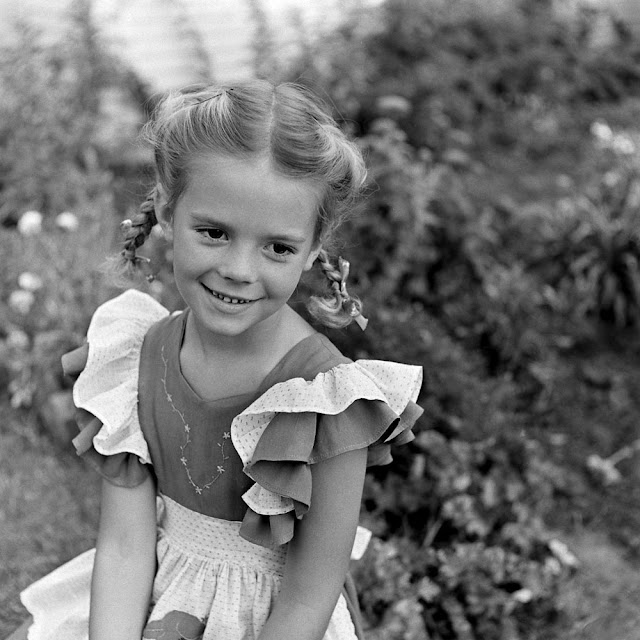 Amazing Historical Photo of Natalie Wood in 1945 