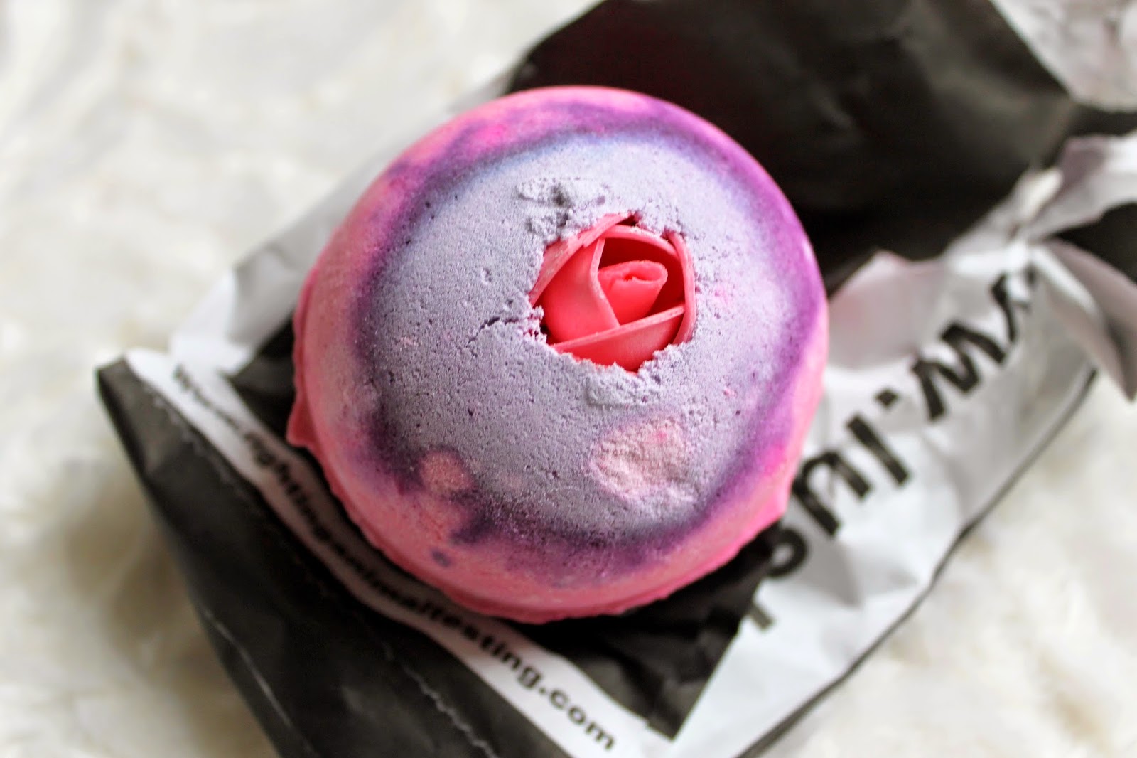 lush-sex-bomb-bath-bomb-elegantic