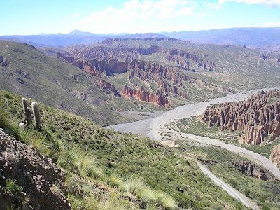 Blick zurück in ein Flusstal bei Esmoraca
