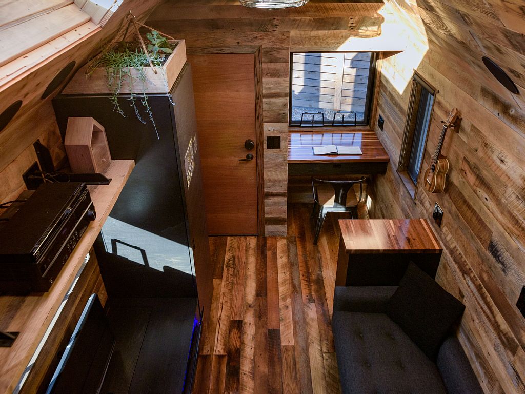 The Tipsy Tiny In Seattle [ TINY HOUSE TOWN ]