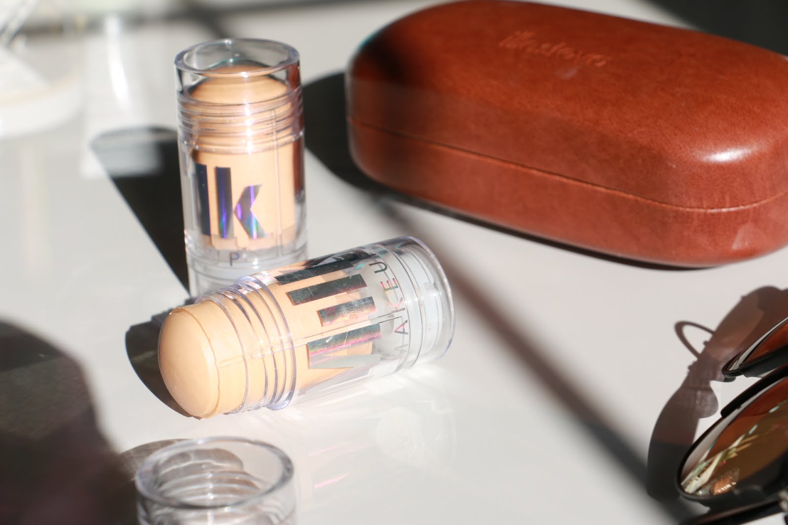 Milk-Makeup-MARS-Holographic-Stick-Highlighter-Illesteva-Sunglasses-Vivi-Brizuela-PinkOrchidMakeup