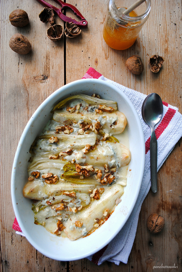 Pane, burro e alici Pere e indivia belga al forno con e noci