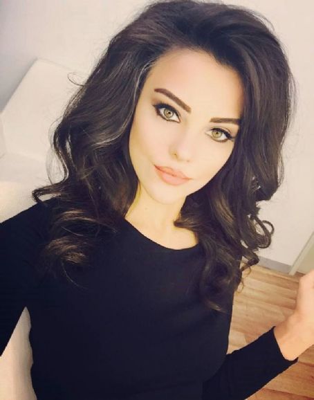 Hot And Sexy Turkish Actress Tuvana Türkay Hd Photos And Wallpapers Hd Photos