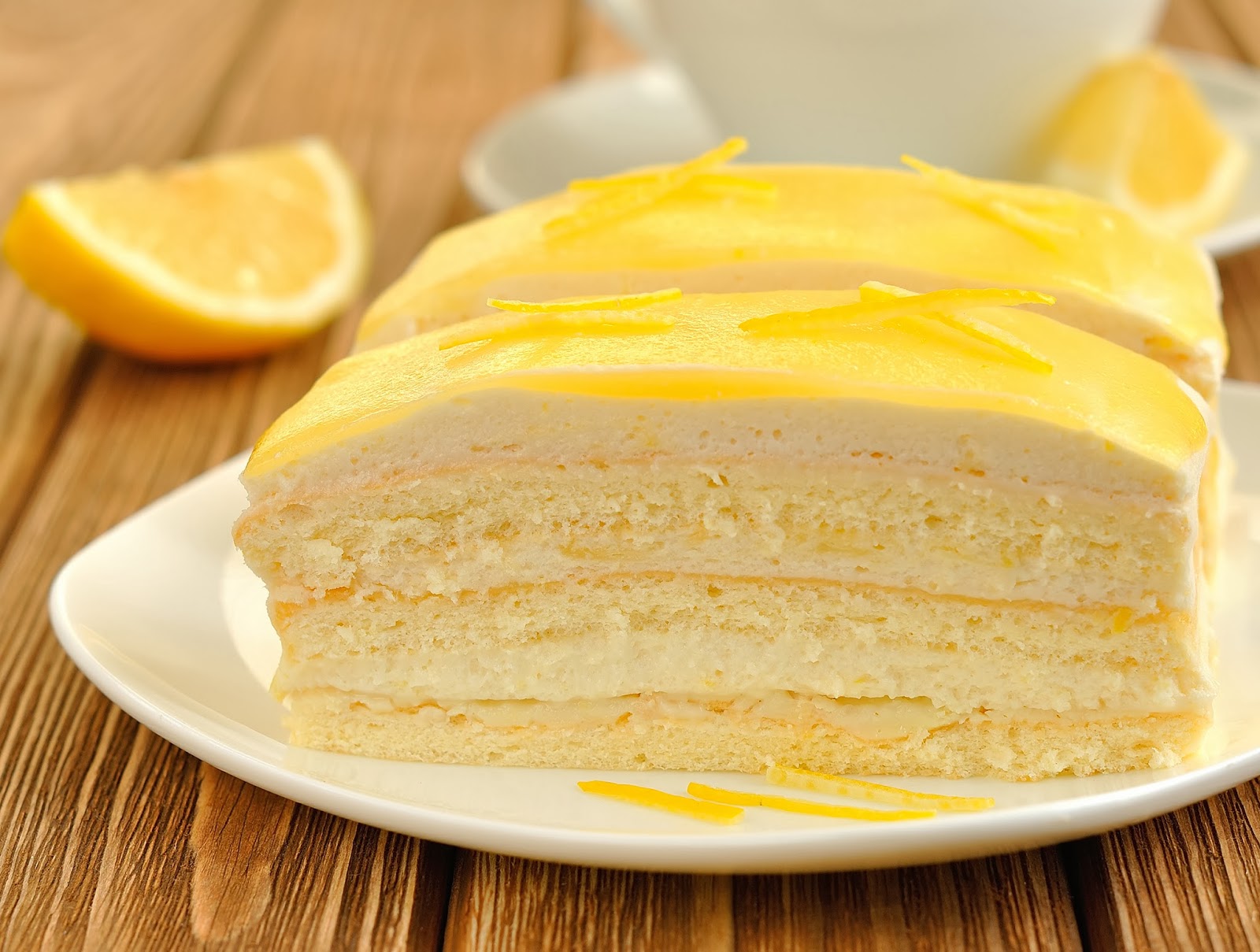 Лимонный торт в суффиксе полного. Торт Лимончелло. Лимонный торт. Торт с лимонным курдом. Лимонное пирожное.