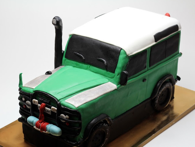 Land Rover DEfender Birthday Cake - London Cakes