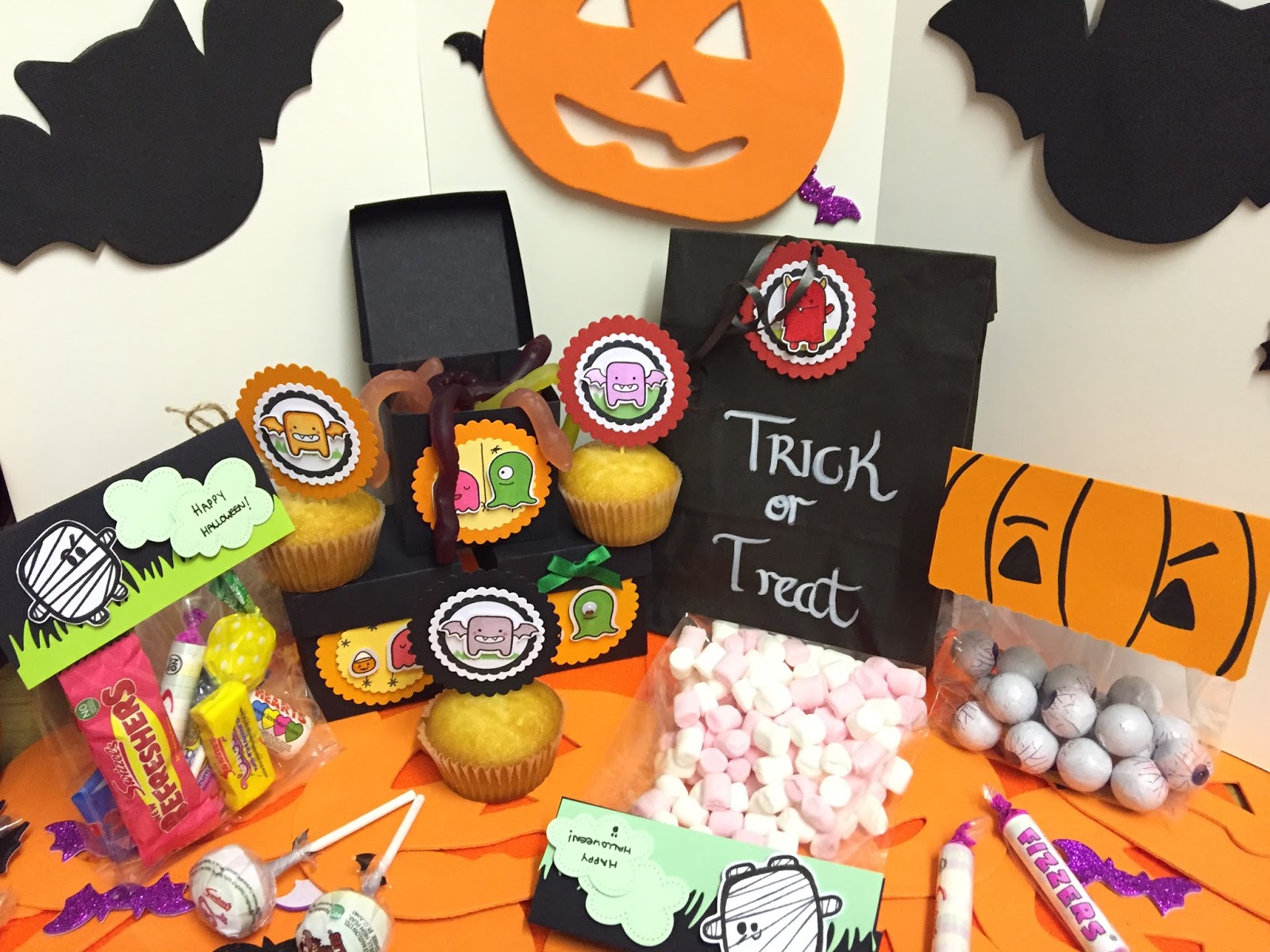 Doodledollyx DIY Halloween Cake Toppers