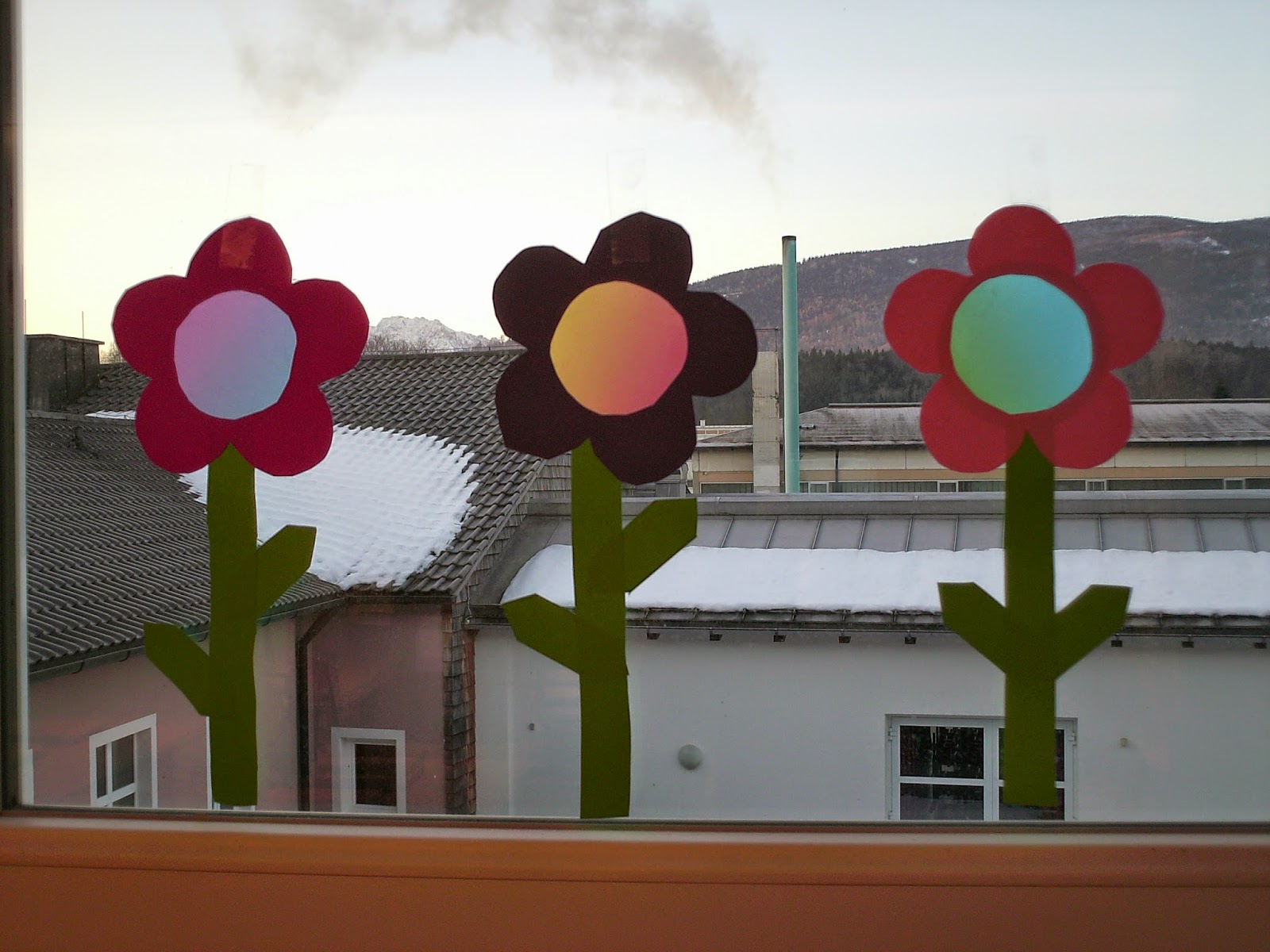 Ideenreise: Bastelvorlagen "Frühlingsblumen" (Fensterdeko)