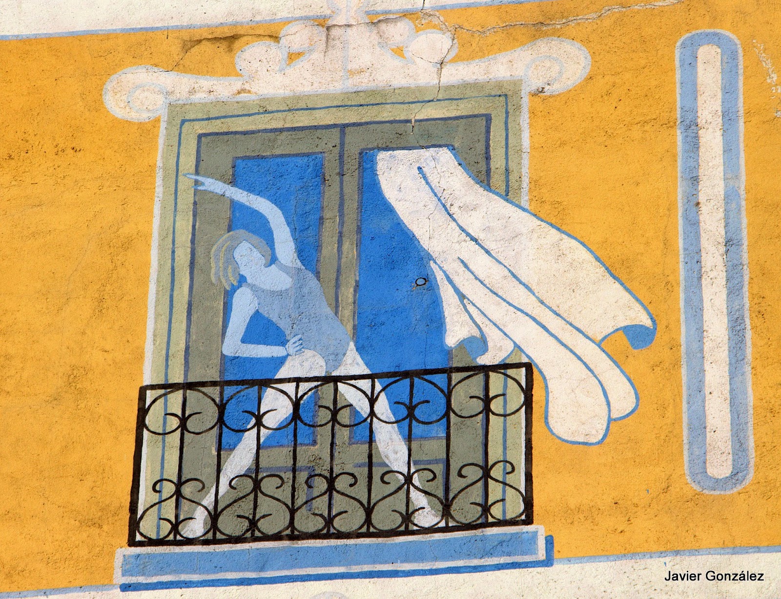 Trampantojo. Mural. Calle Hortaleza. Casa simulada. 