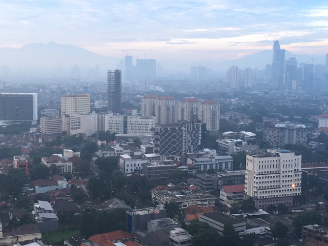 Subhanallah, Ada Penampakan Gunung di Jakarta Pasca Hujan