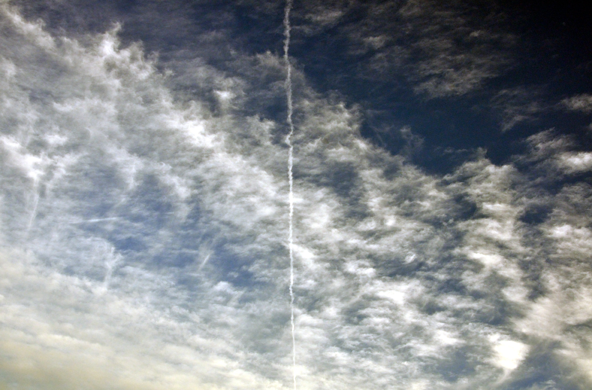 North Fife: Vapour trail North Fife