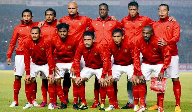 Timnas Indonesia, Bagaimana Jika Kita Lupakan Saja Sepakbola, Indonesia ?
