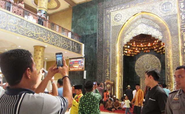 Saat Masjid Jadi Objek Wisata, Tanda Akhir Zaman Sudah Semakin Jelas! Saat Masjid Jadi Objek Wisata, Tanda Akhir Zaman Sudah Semakin Jelas!