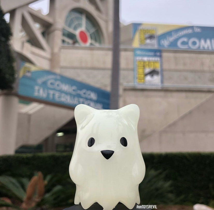 MUNKY KING x LUKE CHUEH HUNG WHITE BEAR CHARM NYCC//SDCC EXCLUSIVE KIDROBOT OG