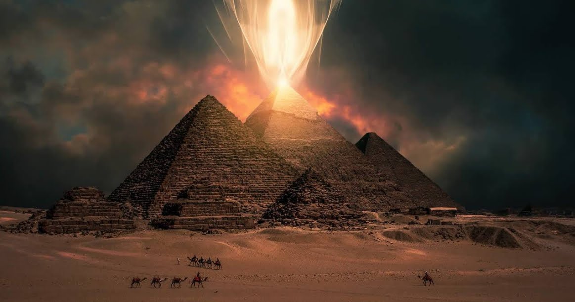 Antichi Astronauti: Tecnologia Aliena per costruire la Piramide di Giza.