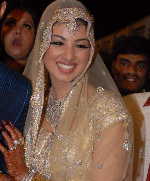 Watch Your Favorite Join Actress Ayesha Takia S Marriage