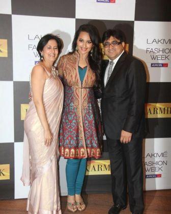 Sonakshi Sinha Lakme Fashion Week1 - Sonakshi Sinha Dress At Lakme Fashion Week 2012 Day 4