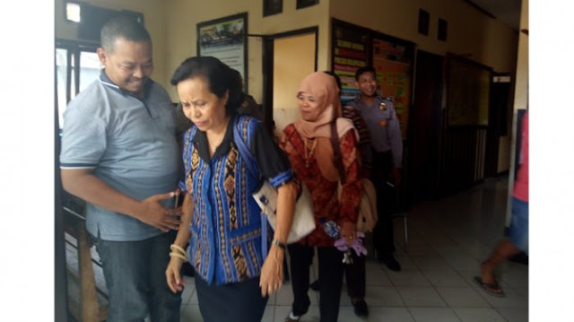6 Fakta Miris Guru SMAN 4 Kupang! Dianiaya Orang Tua Murid saat Mengajar Hingga Sempoyongan 6 Fakta Miris Guru SMAN 4 Kupang! Dianiaya Orang Tua Murid saat Mengajar Hingga Sempoyongan