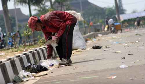 Temukan Kertas Lusuh, Preman Ini Mampu Bertemu dengan Rasulullah dalam Mimpinya! Temukan Kertas Lusuh, Preman Ini Mampu Bertemu dengan Rasulullah dalam Mimpinya!