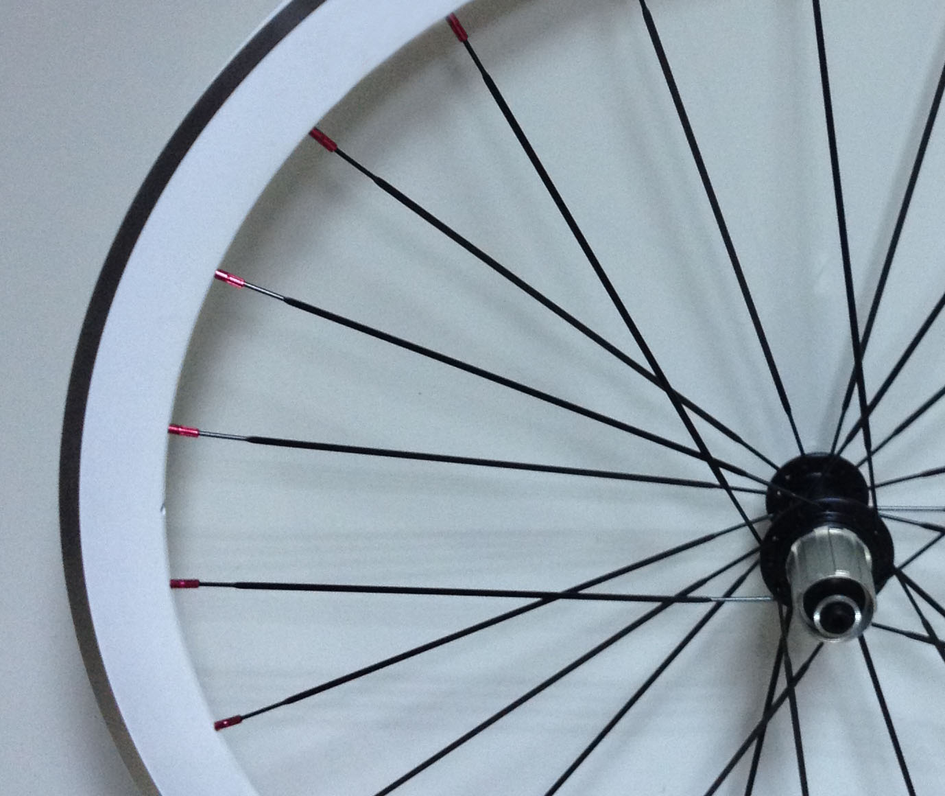 NEWSONSPORTEC BIKE SPOKES AND NIPPLES 700C 40MM white color powder