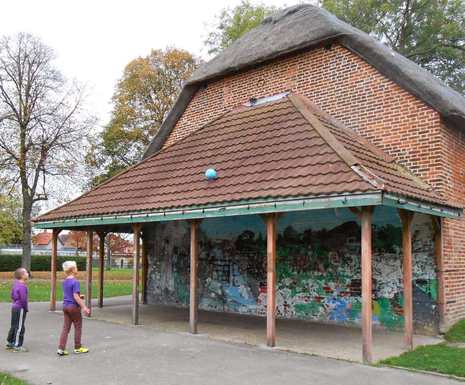 milton barn in park thatched building