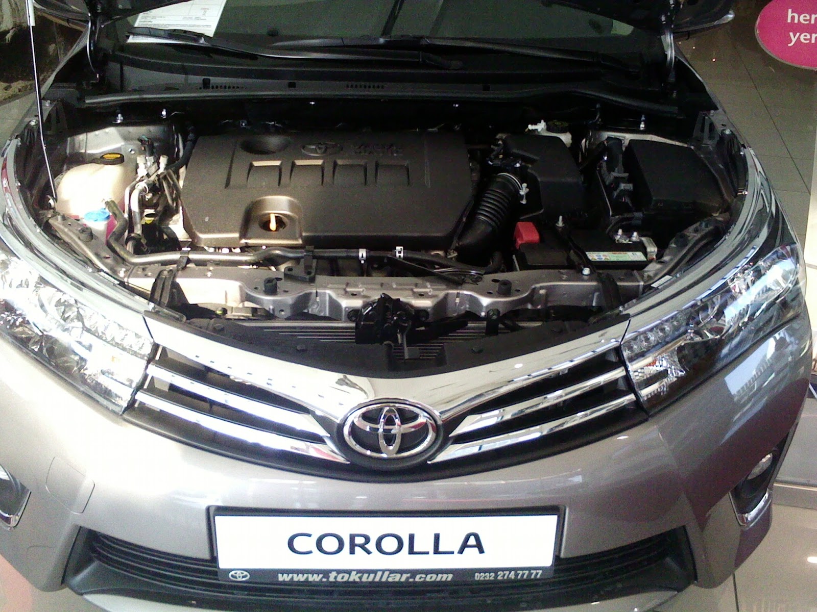Открыть капот королла. Toyota Corolla 2014 подкапотка. Toyota Corolla 2014 под капотом. Тойота Королла 2014 под капотом. Тойота Королла 2016 открытый капот.