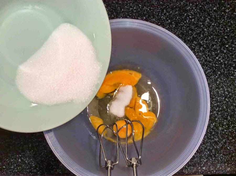 Mezcla de huevos y azúcar