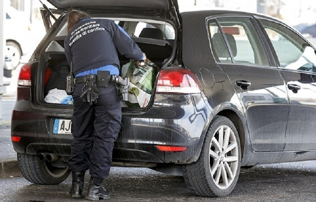Two terror suspects arrested in Geneva for making, transporting explosives / Photos