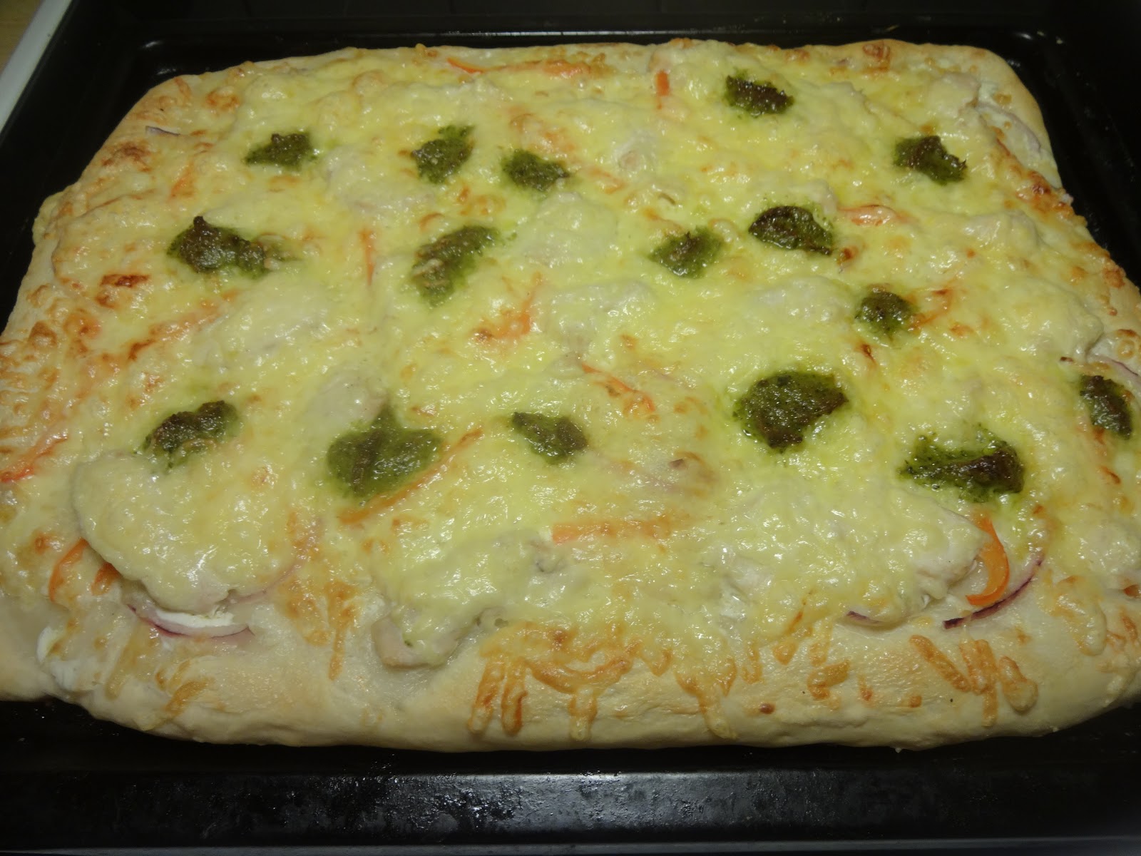 Edels Mat Hvit pizza med kylling & pesto