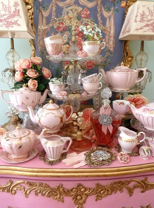 Luurankoja kaapissa Style inspiration theme week Rococo (1700