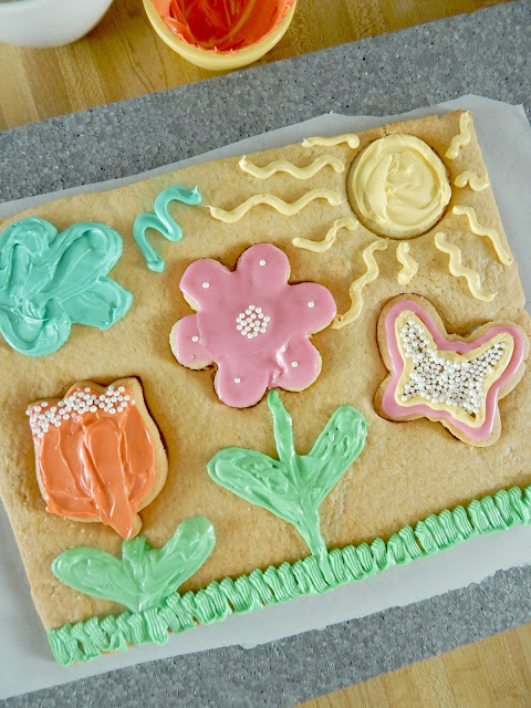 Spring Flower Cookie Garden Puzzle...have an itch for Spring?  This fun-filled baking project is great for moms and kids!  Who knew you could make a puzzle with cookie dough? (sweetandsavoryfood.com)