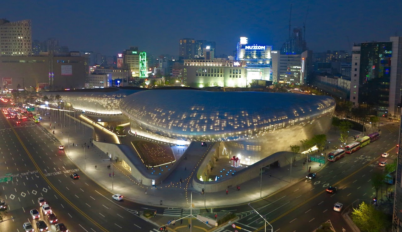 世界最大規模的三次元非定型建築──首爾東大門設計廣場DDP