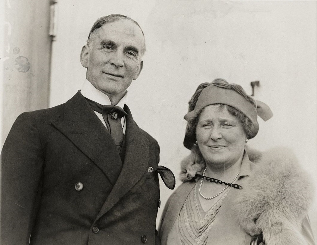 Frank-Owen-Salisbury-and-Mrs-Salisbury-1932