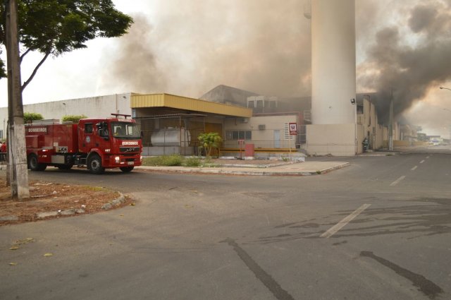 Em Feira de Santana incêndio destrói supermercado GBarbosa