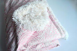 blanket cuddle aesthetic ultimate tutorial sewing pocket foot fabric minky under nest shaggy toes throw sticking giant course side they