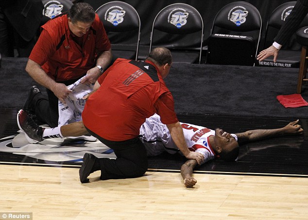 Raquel Daily Blog: BASKETBALL PLAYER SUFFERS THE WORST INJURY IN THE HISTORY OF SPORTS