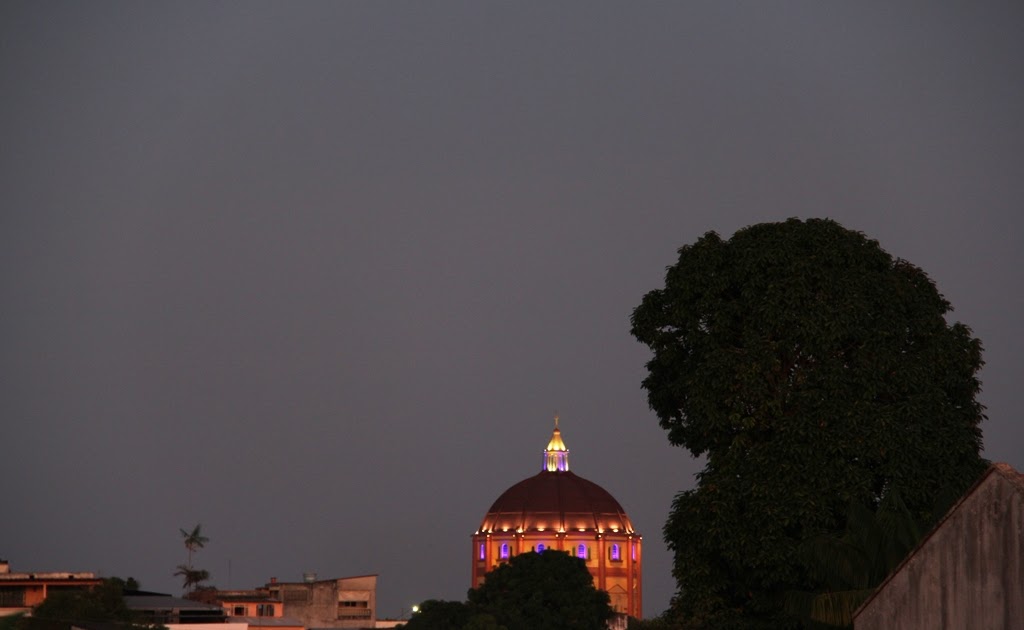 AMAZÔNIA E O MUNDO Igreja Nossa Senhora de Fátima em Manaus, à noite