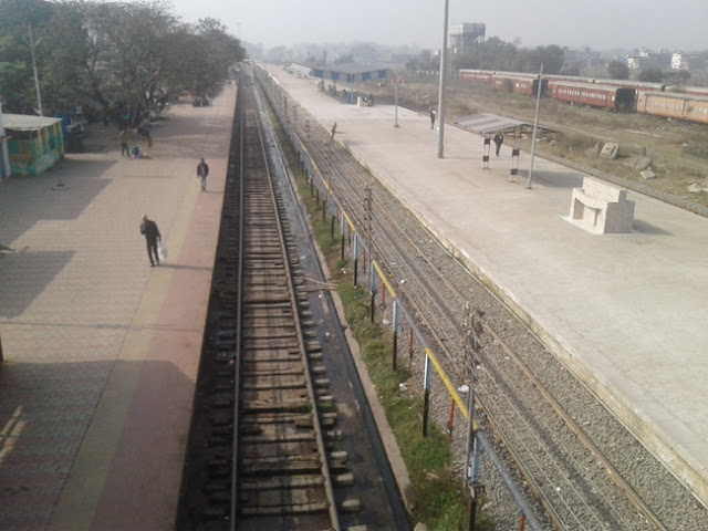 अजब-गजब: पश्चिमी चम्पारण का मुख्य रेलवे जंक्शन, जिसकी ना कोई है इंट्री ना ही एग्जिट, जरूर पढ़े.. 2