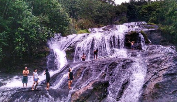Wisata Sarambu Marintang, Air Terjun 7 Tingkat Di Toraja Yang Wajib