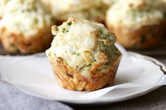 Shallot and Gruyère Cheese Muffins #muffins #shallots #gruyère #cheesemuffins