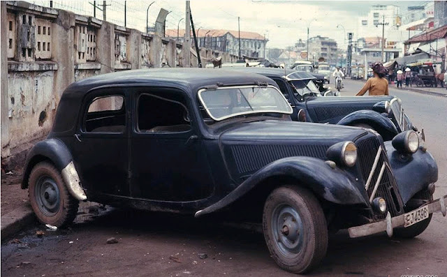 Xe hơi cổ trên đường phố Sài Gòn 8