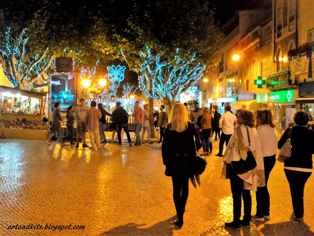 Aqui ficam algumas imagens, sem nenhum critério de ordem em especial, que resumem um pouco, do ambiente fantástico, que se viveu nas noites de festa, aqui na Ericeira, durante este mês de Setembro. / Here are some images, without any order in particular, which give an idea of the terrific atmosphere, felt by all who came to the party nights here in Ericeira, during this month of September.