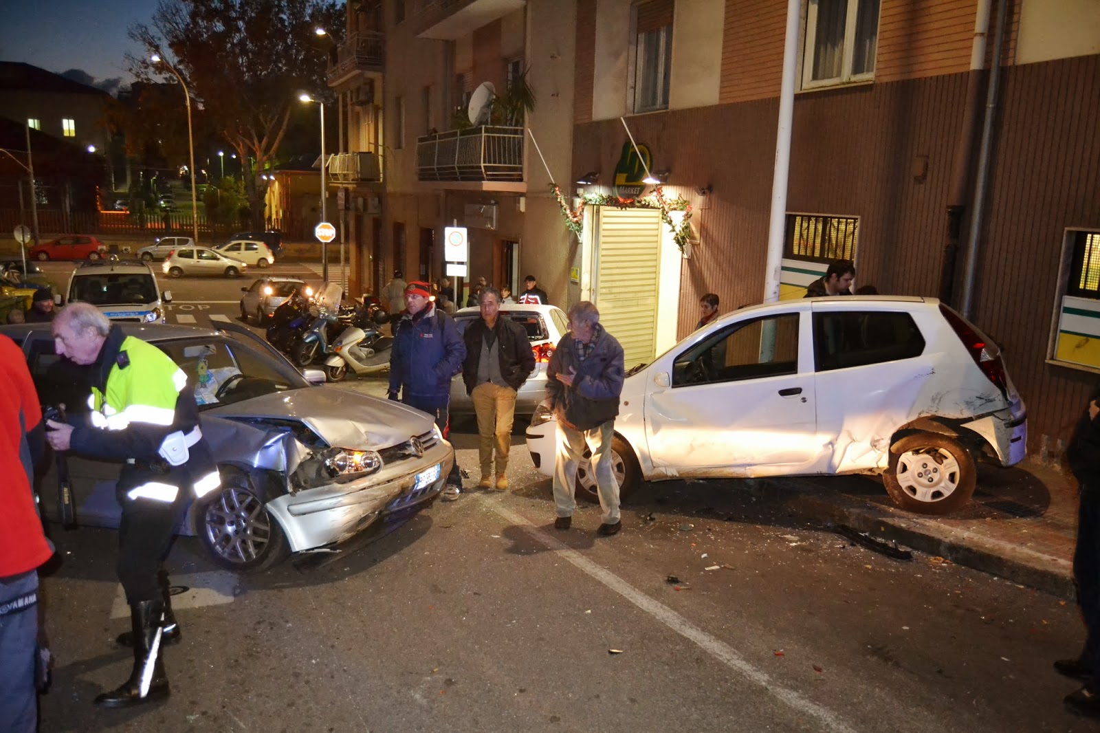 incidente 7 auto coinvolte cagliari via la nurra cagliari polizia municipale golf citroen