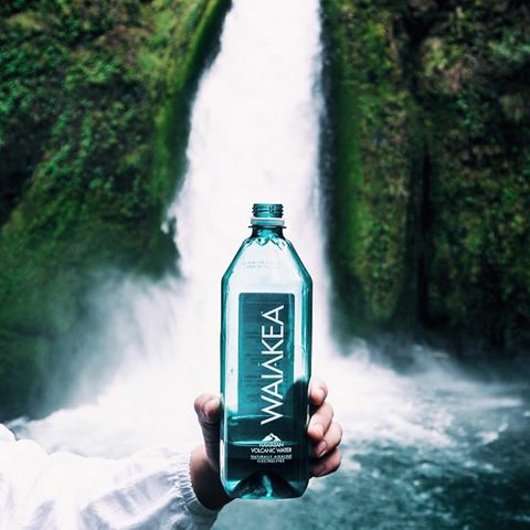 Вода luxury. Реклама воды. Реклама минеральной воды. Waterfall вода питьевая. Fiji вода.