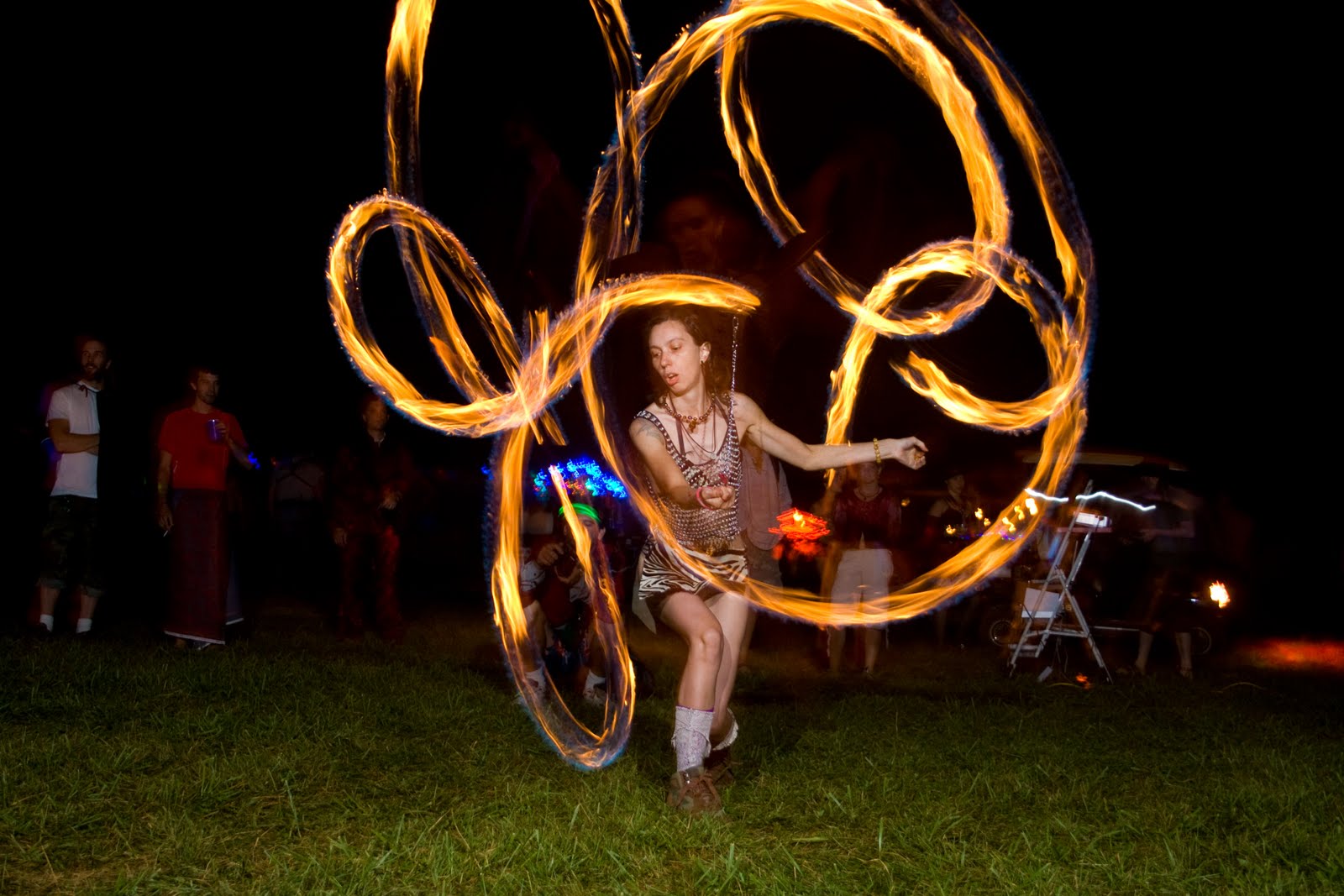 флоу арт шоу. пои из теннисных мячей. светодиодный реквизит. поинг для детей. крутить пои.