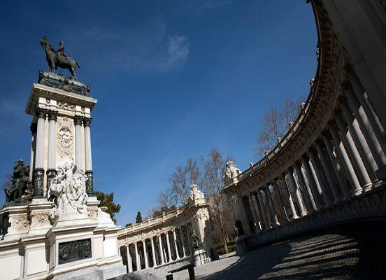 ¿Por qué Alfonso XIII es el rey más amado y tiene un monumento en El Retiro?